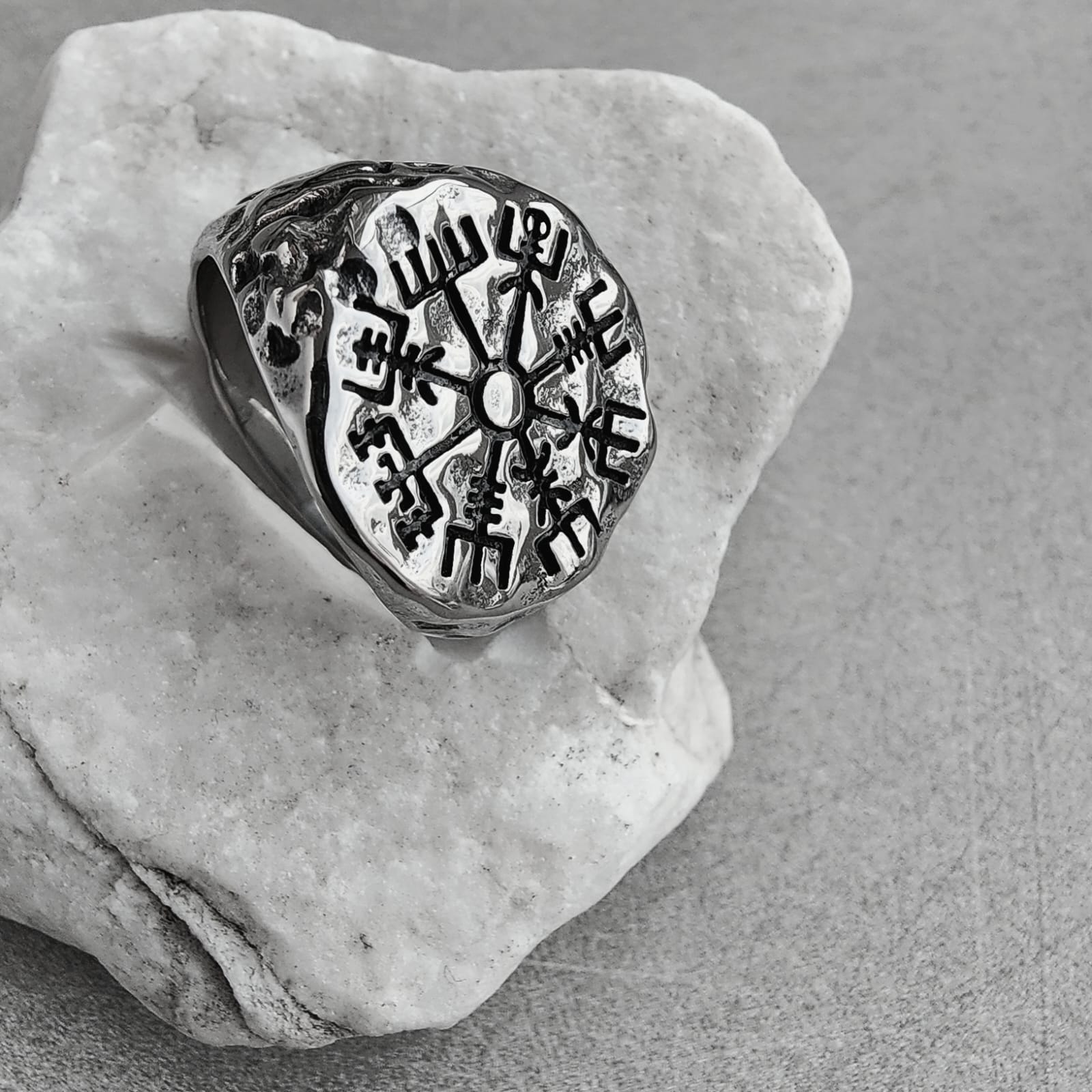 Vegvisir Rock Ring - Imagen 4