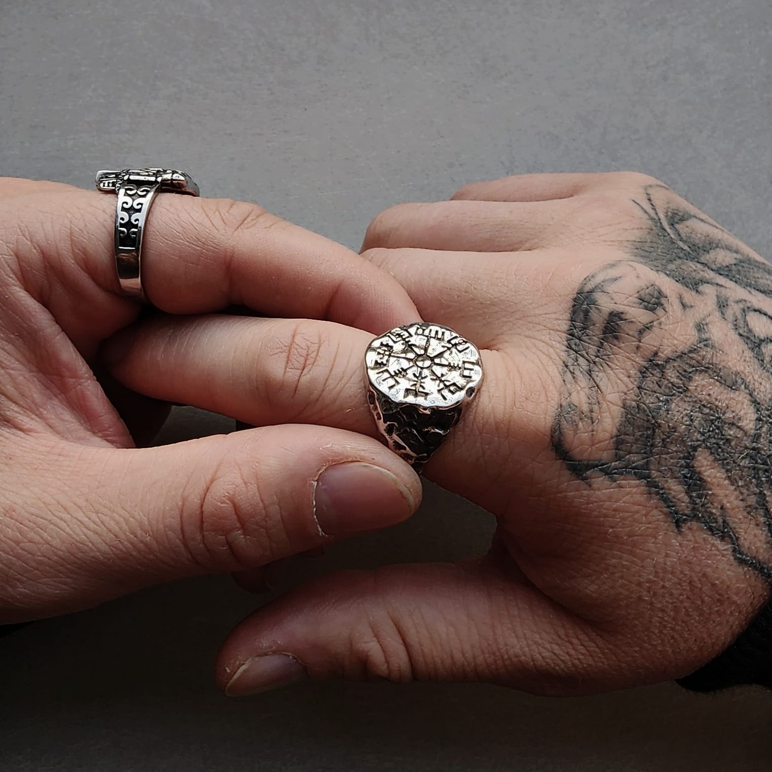 Vegvisir Rock Ring - Imagen 2