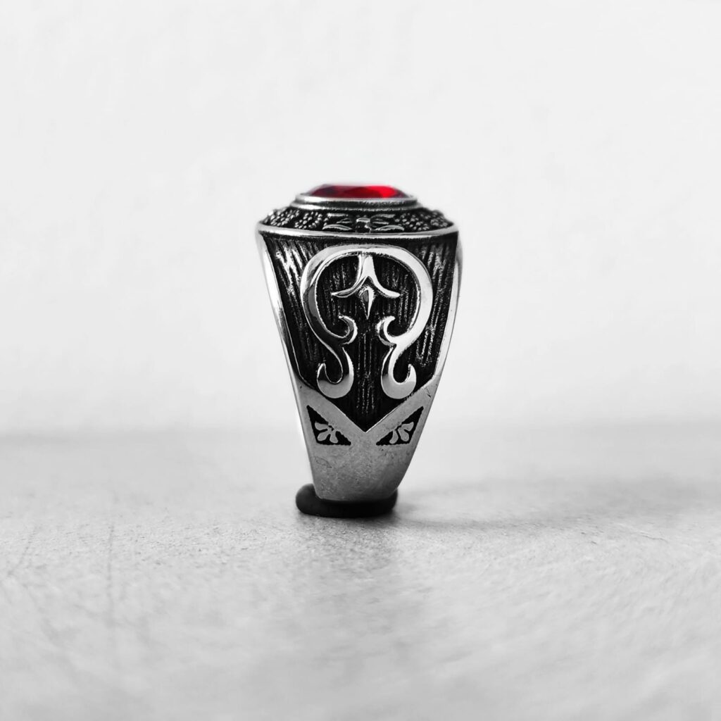 Red Stone Ring – Volundor