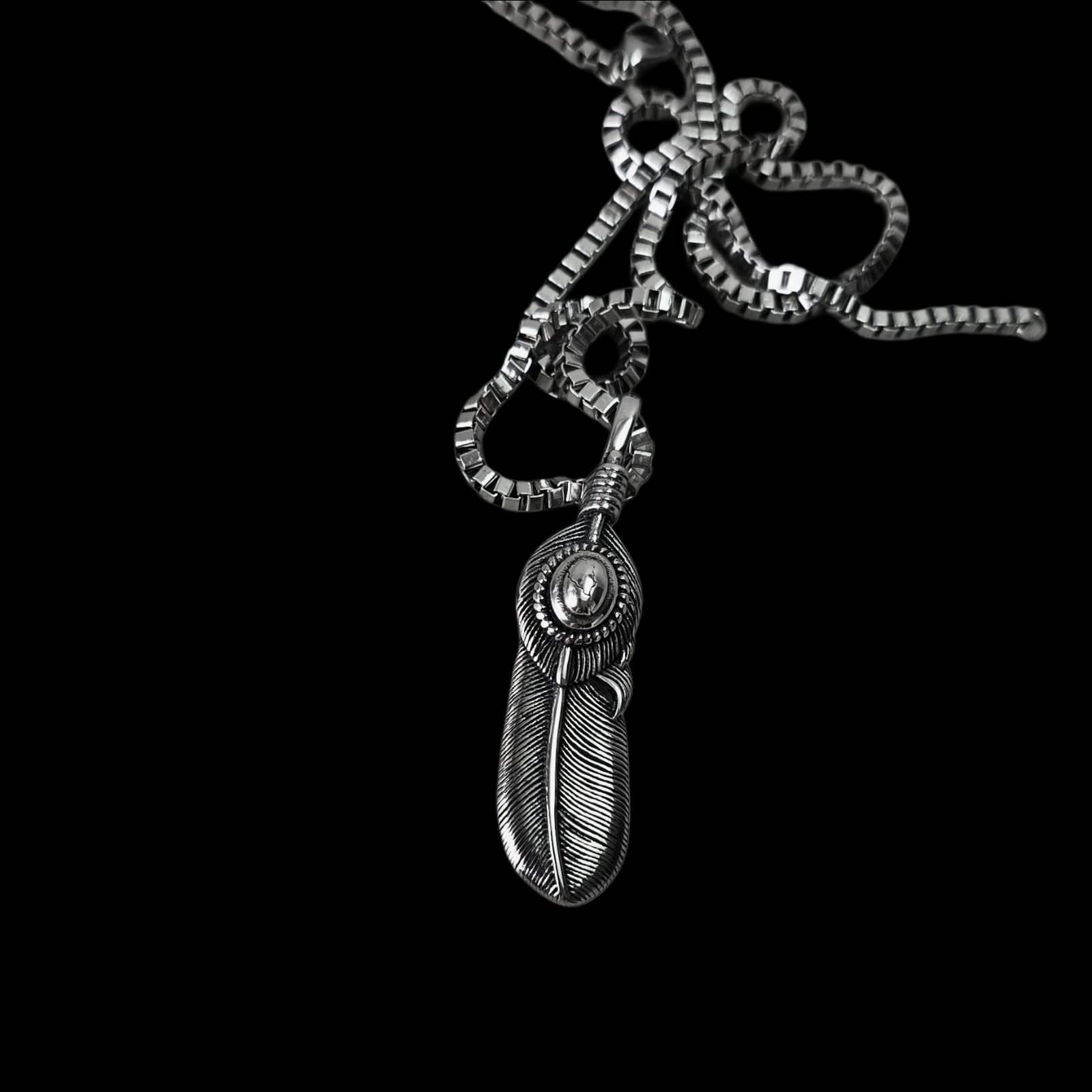 LONELY FEATHER - Imagen 3
